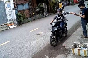 Cep telefonunu b&ouml;yle kaptı