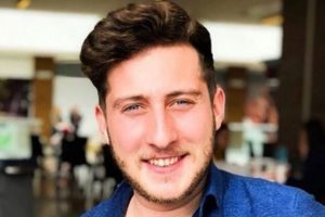 Gen&ccedil; motosiklet&ccedil;i bariyerlere &ccedil;arparak hayatını kaybetti