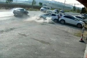 M&uuml;d&uuml;r okulun &ouml;n&uuml;nde dehşeti yaşadı