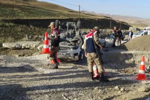 &Ouml;ğrenci servisi takla attı: 10 yaralı
