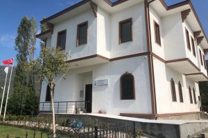 Bursa'daki tabela krizine Sağlık M&uuml;d&uuml;r&uuml;'nden a&ccedil;ıklama