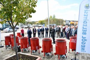 Bursa'da 10 kırsal mahalleye ceviz soyma makinesi dağıtıldı