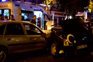 İkiye b&ouml;l&uuml;nen ara&ccedil;tan sağ &ccedil;ıktılar