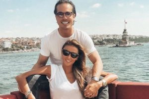 &Ouml;zge Ulusoy sevgilisinin doğum g&uuml;n&uuml;n&uuml; kutladı