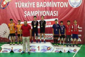 Bursalı badmintonculardan bronz madalya