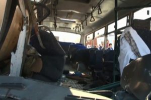 Bak&uuml;'de tren otob&uuml;se &ccedil;arptı: 2 &ouml;l&uuml;, 41 yaralı
