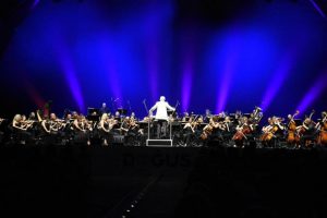 CSO konser sezonunu d&uuml;nya pr&ouml;miyeriyle a&ccedil;acak