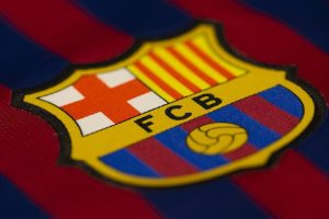 Barcelona 1 milyar dolar gelir sınırını aşan ilk kul&uuml;p oldu