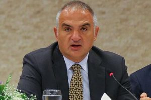 Bakan Ersoy'dan "yeni tiyatro sezonu" mesajı
