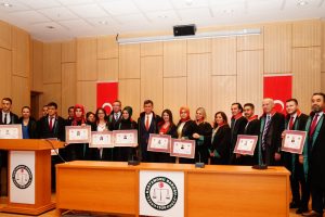 10 avukat ruhsatnamelerini Metin Feyzioğlu'nun elinden aldı