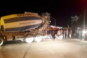Beton mikseri bisikletliye &ccedil;arptı: 1 &ouml;l&uuml;