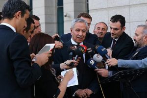 Arın&ccedil;: G&uuml;l'e reva g&ouml;r&uuml;len terbiyesizlikleri affedemem