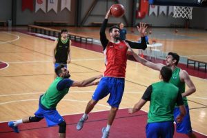 TOFAŞ'lı Jeff Withey: "T&uuml;rkiye'de basketbol NBA'den daha sert oynanıyor"