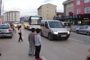 Bursa'da her g&uuml;n &ouml;l&uuml;mle burun buruna geliyorlar