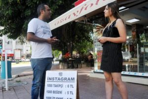 İlgin&ccedil; olay! Fenomen olmak isteyenler i&ccedil;in bunu yapıyor