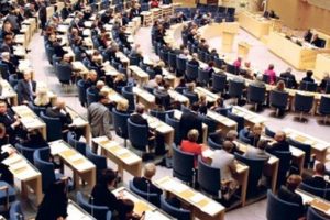 AB ve NATO Makedonya'nın peşinde