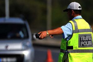 Jandarma ve sivil polislere trafik cezası yetkisi