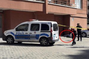 İki grubun kavgası kanlı bitti! 2 &ouml;l&uuml;, 1 yaralı