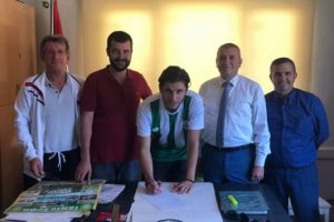 İznikspor'dan kanat takviyesi
