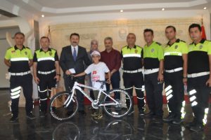 'Kırmızı D&uuml;d&uuml;k' bisiklet kazandırdı
