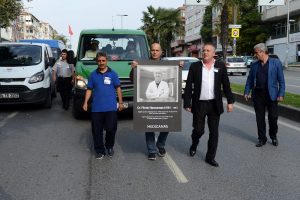 Saldırıda hayatını kaybeden doktora son yolculuğuna uğurlandı