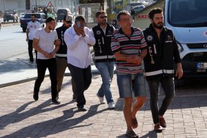 Ka&ccedil;ak i&ccedil;ki operasyonuna 2 tutuklama
