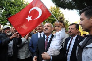 Kılı&ccedil;daroğlu vatandaşlarla buluştu