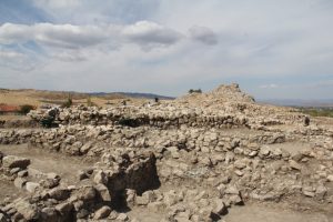 3500 yıllık boğa bi&ccedil;imli kap bulundu