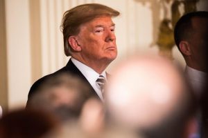 Trump'ın 4 &uuml;lke sığınmacılarını sınır dışı kararına yargı engeli