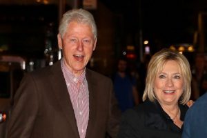 Bill ve Hillary Clinton Christina Aguilera konserinde