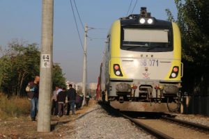 Tren &ccedil;arpan 4 &ccedil;ocuk annesi can verdi!