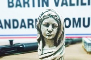 Tarihi eser satmaya &ccedil;alışan zanlı g&ouml;zaltında