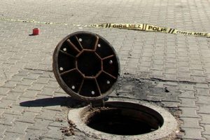 Kanalizasyondan &ccedil;ıkan şey şoke etti!