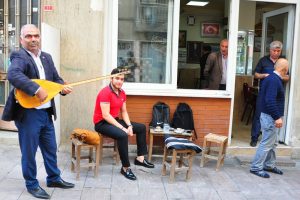 'Aşık' muhtar adayı bağlamasıyla destek arayışı turunda