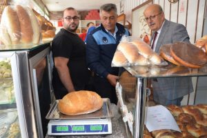 Bursa İznik zabıtasından etiket ve gramaj kontrol&uuml;