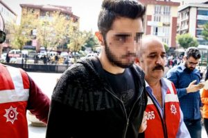 O saldırgan kız arkadaşı i&ccedil;in adam bı&ccedil;aklamış