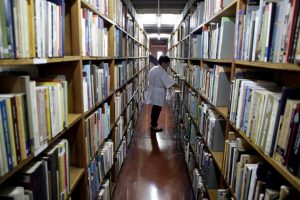 K&uuml;t&uuml;phaneden 84 yıl &ouml;nce &ouml;d&uuml;n&ccedil; alınan kitap teslim edildi