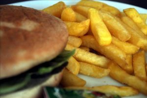 ABD'de 3 yetişkinden 1'i fast food t&uuml;ketiyor