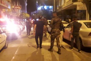İki grup arasında silahlı kavga