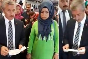 Belediye başkanını pazarcıyı herkesin g&ouml;z&uuml; &ouml;n&uuml;nde fır&ccedil;aladı