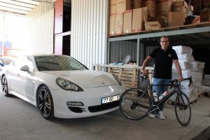 Dolandırıcılar, milli sporcunun Porsche'sini satışa sundu