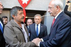 Kılı&ccedil;daroğlu'ndan şehit evine taziye ziyareti