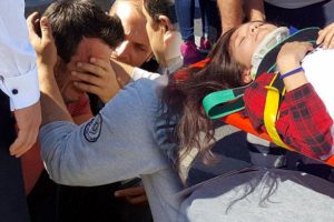 Otomobil s&uuml;r&uuml;c&uuml;s&uuml; g&ouml;zyaşlarına boğuldu