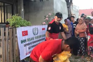 İHH 11 bin 900 Endonezyalı'ya acil yardım ulaştırdı