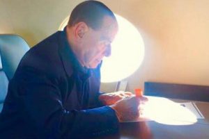 Berlusconi'den Putin'e b&uuml;y&uuml;k s&uuml;rpriz!