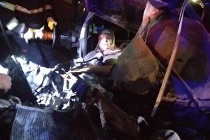 Otomobilde yanmaktan son anda kurtarıldı