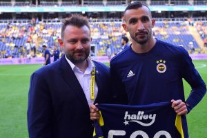 Mehmet Topal'a 500. maç ödülü