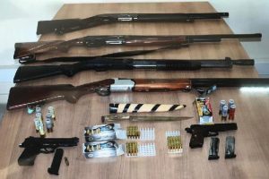 İki ilde silah ka&ccedil;ak&ccedil;ılarına operasyon: 11 g&ouml;zaltı
