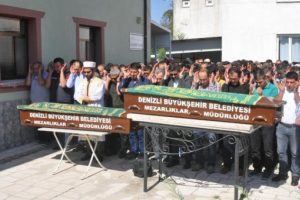 Kazada &ouml;len iki kardeş yan yana toprağa verildi