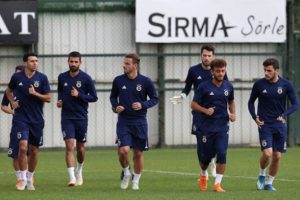 Fenerbah&ccedil;e &ccedil;ok eksik &ccedil;alıştı
